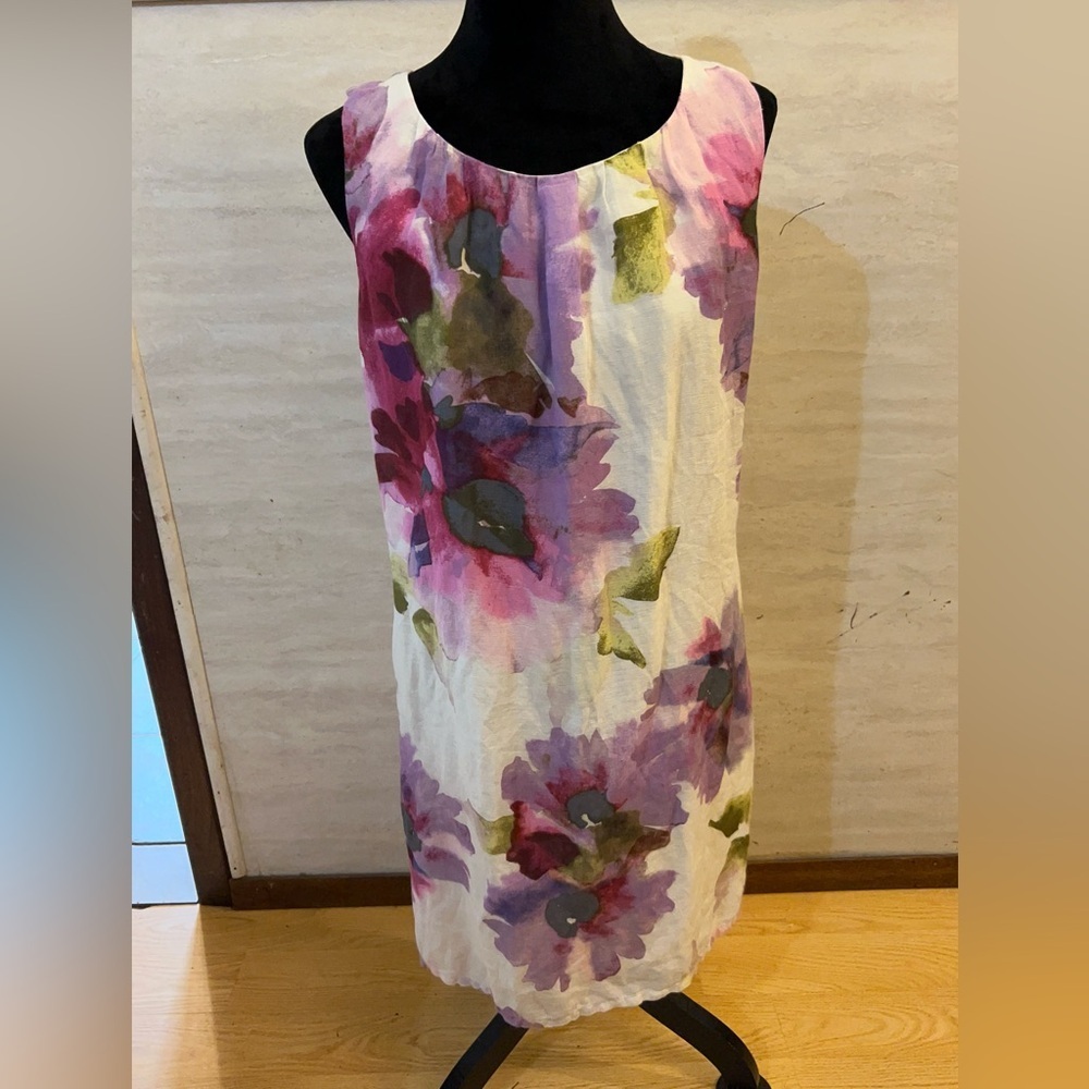 LOFT floral dress is a sleeveless shift dress watercolor-style floral print